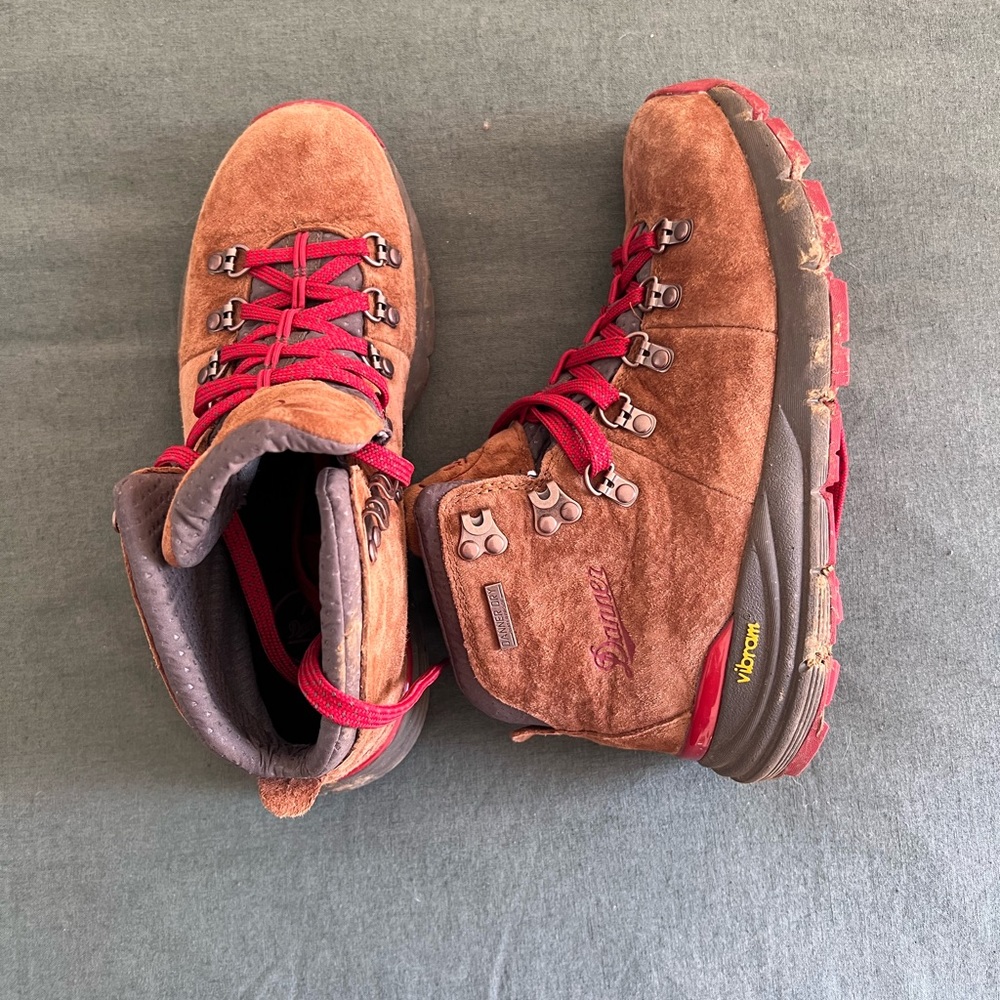 Women’s 7 Danner Mountain 600 boots